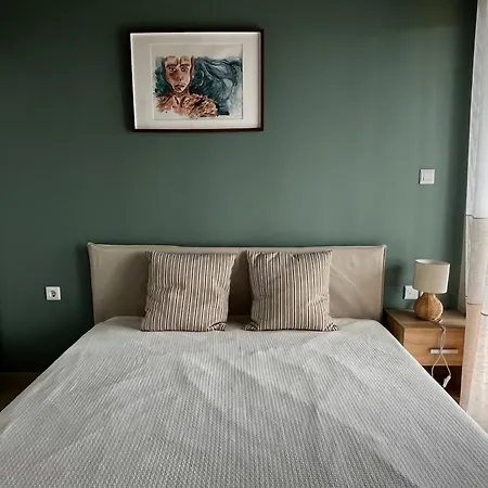 Sea View Apartment *