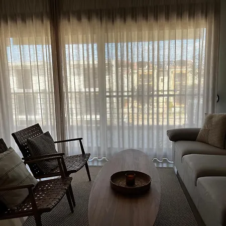 Sea View Apartment *