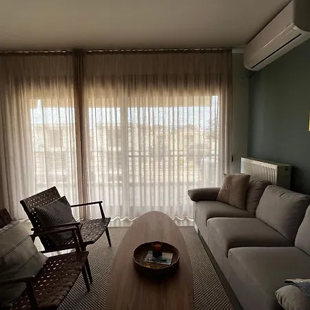 Sea View Apartment *