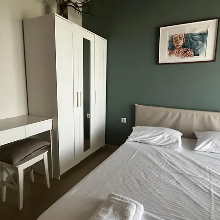 Sea View Apartment *